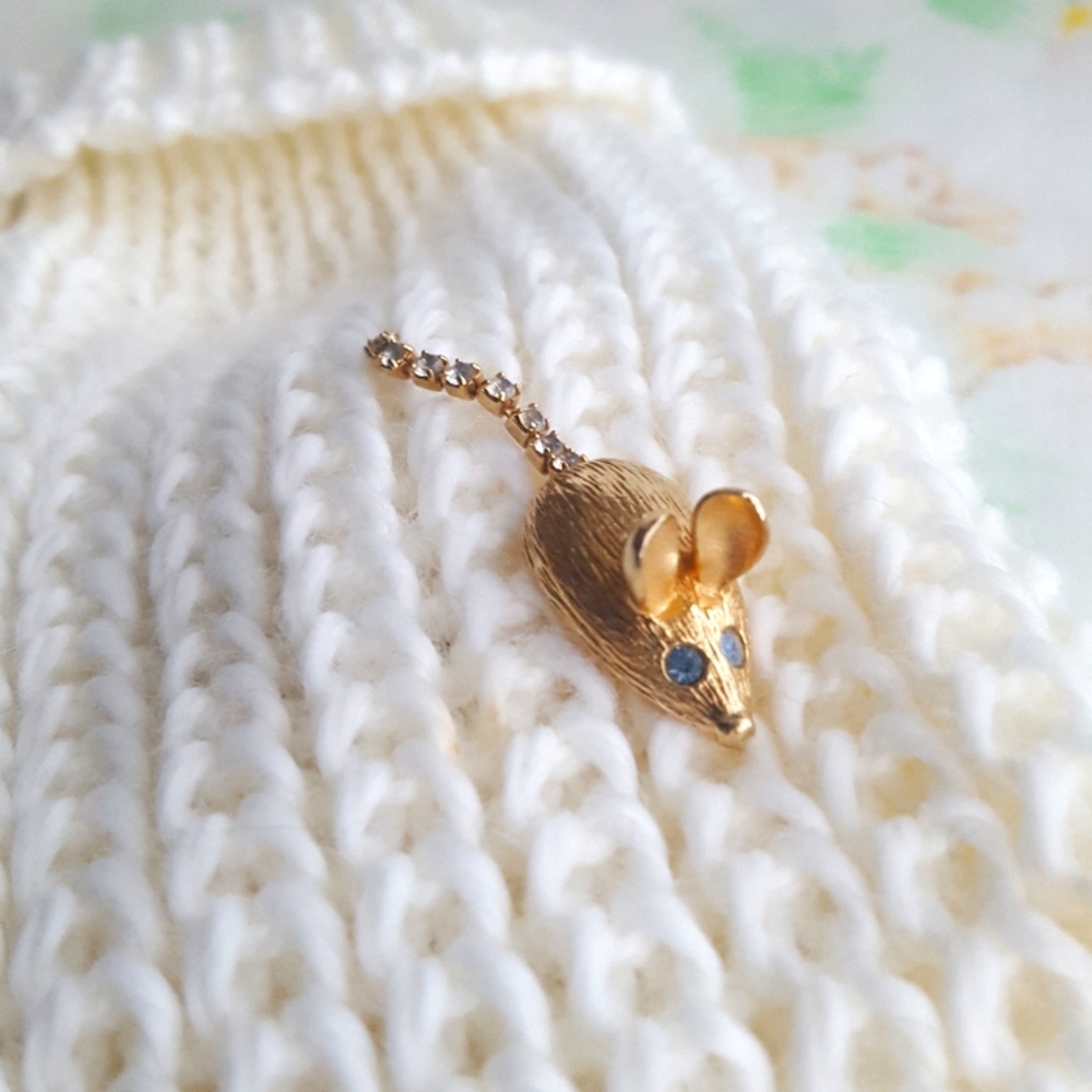 🌙 AVON Mouse 🐭 Pin Brooch Rhinestone - Picture 10 of 11